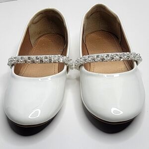 Elegant White Kids Shoes with Pearl Strap